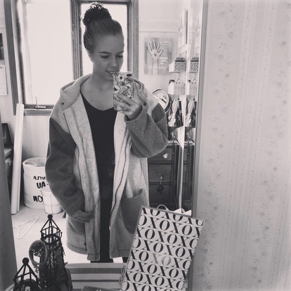 Meet your Posher, Arianne - Picture 1 of 1